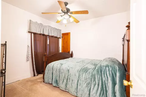 Bedroom - 425 E Jamieson St, Flint, MI 48505 photo 8 of 10