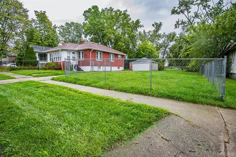 Exterior - 425 E Jamieson St, Flint, MI 48505 photo 7 of 11