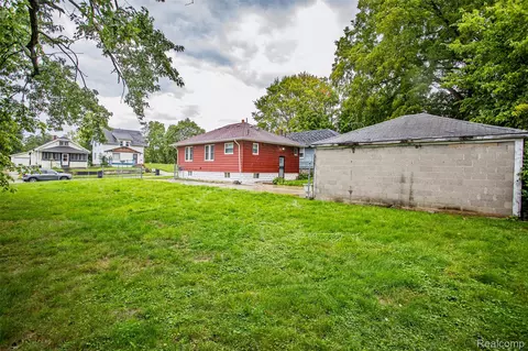 Exterior - 425 E Jamieson St, Flint, MI 48505 photo 6 of 11