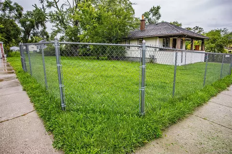 Exterior - 425 E Jamieson St, Flint, MI 48505 photo 11 of 11