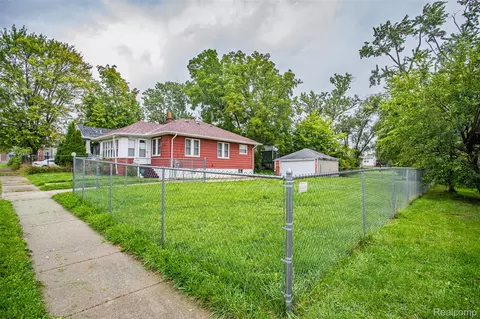Exterior - 425 E Jamieson St, Flint, MI 48505 photo 10 of 11