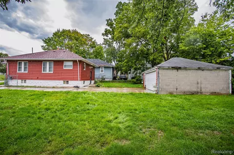Exterior - 425 E Jamieson St, Flint, MI 48505 photo 9 of 11