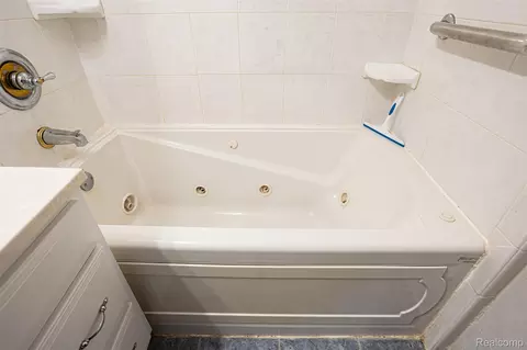 Bath - 425 E Jamieson St, Flint, MI 48505 photo 5 of 7