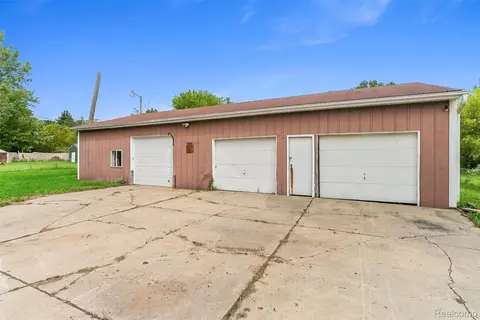 Exterior - 10359 Baker Dr, Arbela, MI 48420 photo 5 of 10
