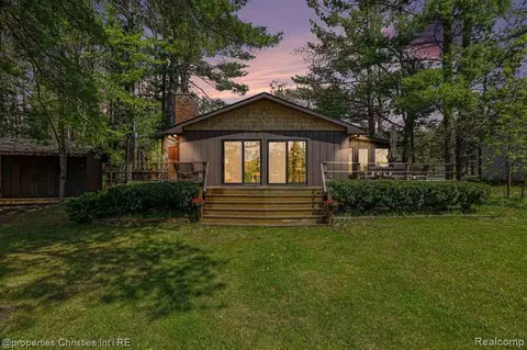 1405 N Shore Dr, Gaylord, MI 49735