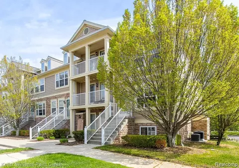 100 Evergreen Trl #60, Lake Orion, MI 48362