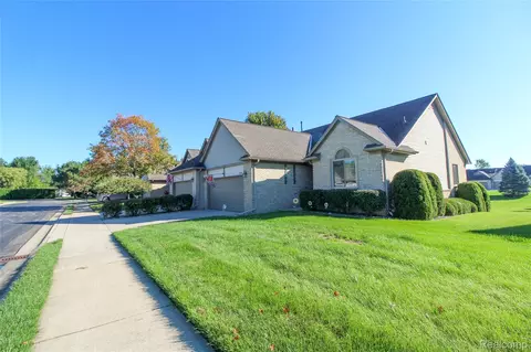 37734 Pebble Pointe Ct, Clinton Township, MI 48038