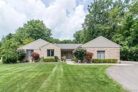 31550 6 Mile Rd, Livonia, MI 48152