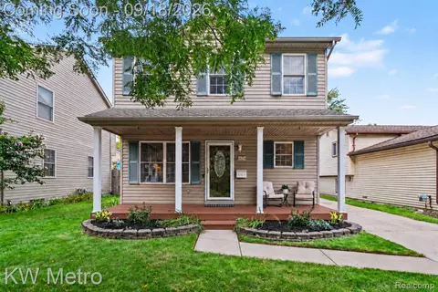 3747 Royal Ave, Berkley, MI 48072