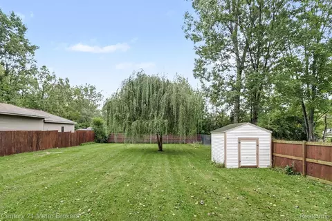 Exterior - 3222 Comer Dr, Flint, MI 48506 photo 6 of 6