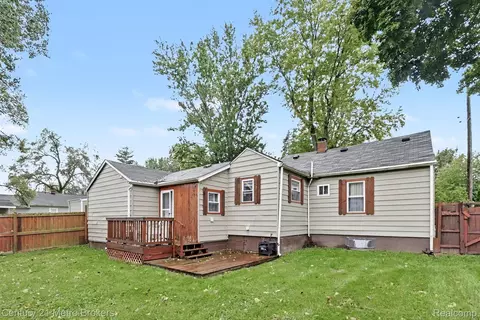 Exterior - 3222 Comer Dr, Flint, MI 48506 photo 5 of 6