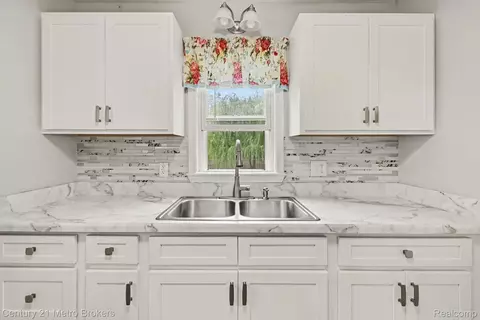 Kitchen - 3222 Comer Dr, Flint, MI 48506 photo 2 of 2