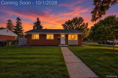 40518 Pickett Ridge Rd, Sterling Heights, MI 48313