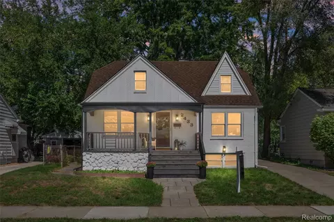 2433 Dallas Ave, Royal Oak, MI 48067