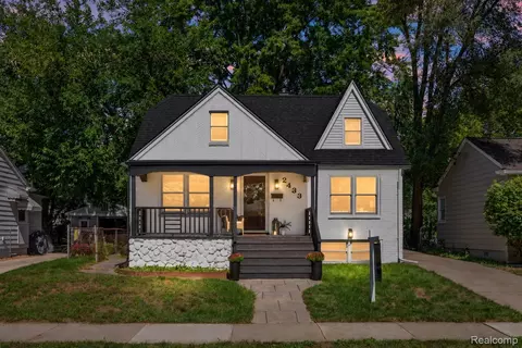 2433 Dallas Ave, Royal Oak, MI 48067