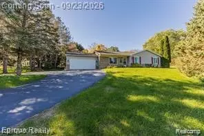 811 N Ortonville Rd, Groveland, MI 48462