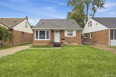 1073 Eastwood St, Inkster, MI 48141