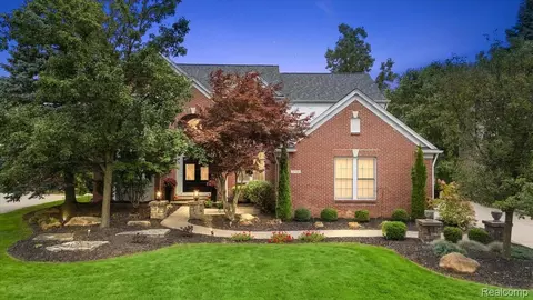 3788 Woodmonte Dr, Oakland, MI 48306