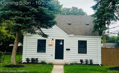 23704 Piper Ave, Eastpointe, MI 48021