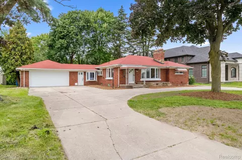 27210 Doxtator St, Dearborn Heights, MI 48127