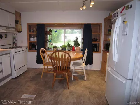 Kitchen - 5727 Maunee Dr, Genoa, MI 48843 photo 1 of 2