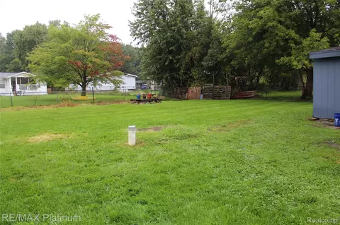 Exterior - 5727 Maunee Dr, Genoa, MI 48843 photo 6 of 9
