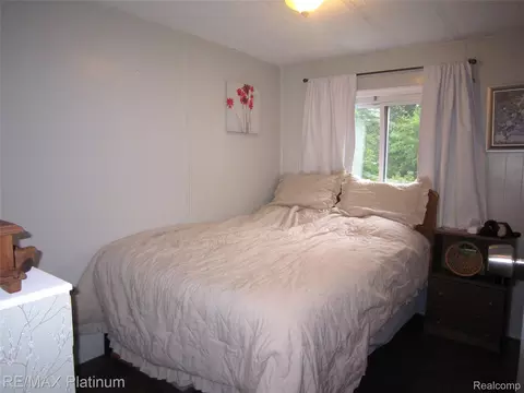 Bedroom - 5727 Maunee Dr, Genoa, MI 48843 photo 2 of 2