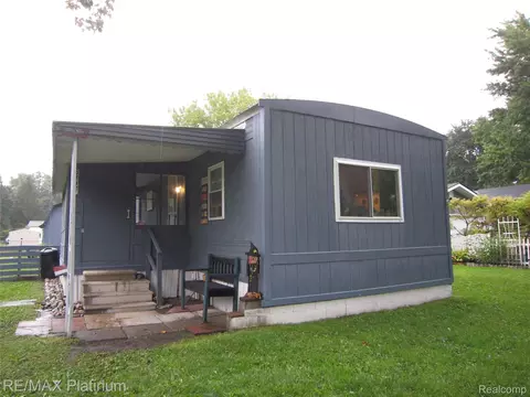 5727 Maunee Dr, Genoa, MI 48843