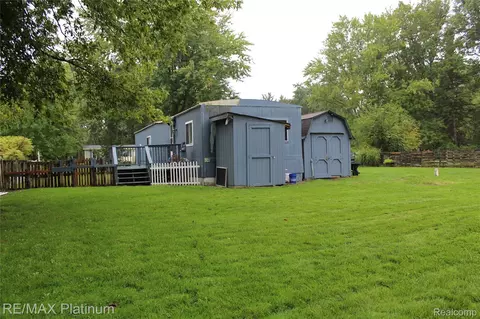 Exterior - 5727 Maunee Dr, Genoa, MI 48843 photo 5 of 9