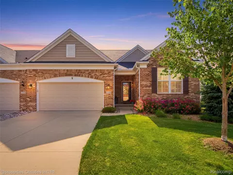 2290 Monte Vista Ct, Orion, MI 48360