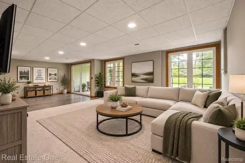 Living - 4775 Pine Eagles Dr, Genoa, MI 48116 photo 2 of 2