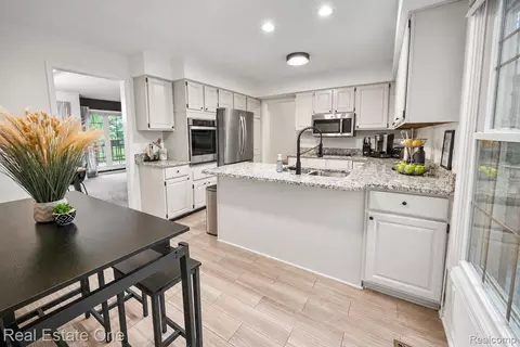 Kitchen - 4775 Pine Eagles Dr, Genoa, MI 48116 photo 1 of 5