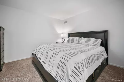 Bedroom - 4775 Pine Eagles Dr, Genoa, MI 48116 photo 3 of 4