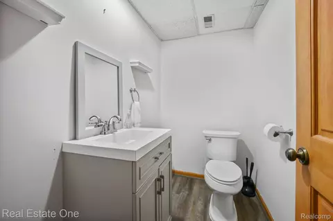 Bath - 4775 Pine Eagles Dr, Genoa, MI 48116 photo 6 of 6