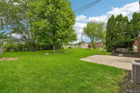 Exterior - 29531 Eiffel Ave, Warren, MI 48088 photo 2 of 2