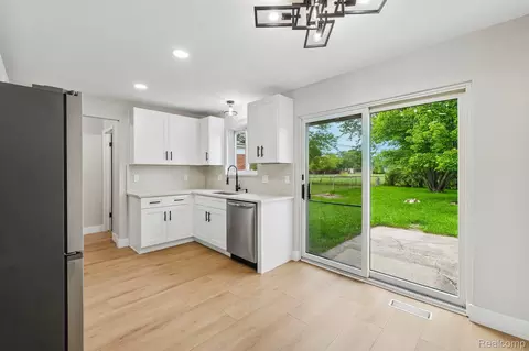 Kitchen - 29531 Eiffel Ave, Warren, MI 48088 photo 1 of 2