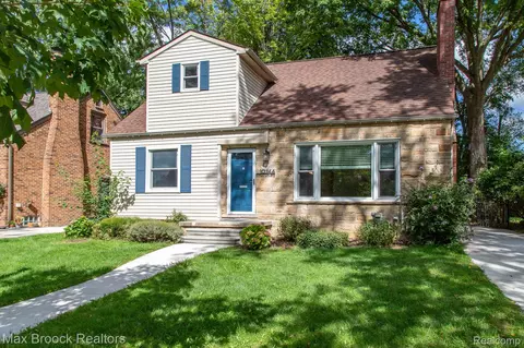 10744 Kingston Ave, Huntington Woods, MI 48070