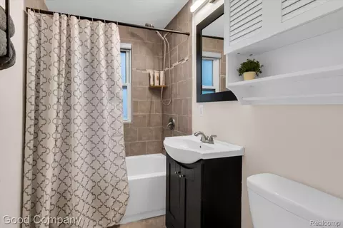 Bath - 695 E Webster St, Ferndale, MI 48220 photo 1 of 3