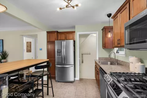 Kitchen - 695 E Webster St, Ferndale, MI 48220 photo 4 of 5