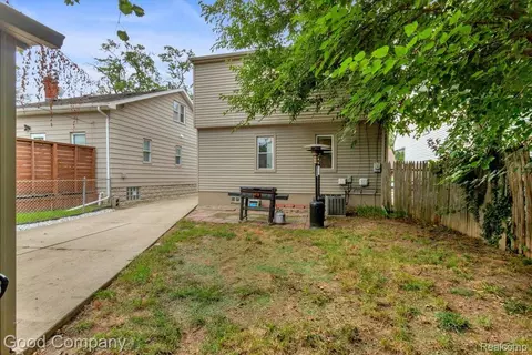 Exterior - 695 E Webster St, Ferndale, MI 48220 photo 2 of 2