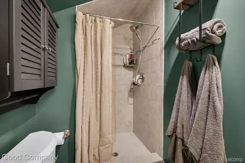 Bath - 695 E Webster St, Ferndale, MI 48220 photo 3 of 3