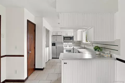 Kitchen - 32416 Exeter Dr, Warren, MI 48092 photo 2 of 3