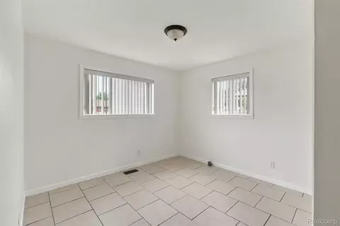 Bedroom - 32416 Exeter Dr, Warren, MI 48092 photo 3 of 6