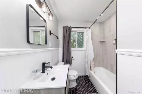 Bath - 2099 E Maple Rd, Birmingham, MI 48009 photo 1 of 2