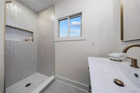 Bath - 31202 Summer Ln E, Fraser, MI 48026 photo 2 of 2