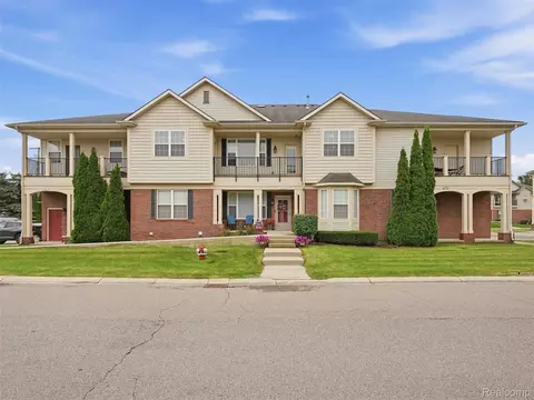 5750 Flagstaff Pines Dr, Shelby Township, MI 48317