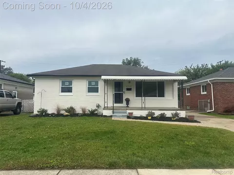 25335 Pattow St, Roseville, MI 48066