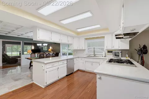 Kitchen - 56600 North Ave, Macomb, MI 48042 photo 3 of 5
