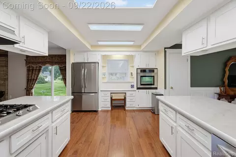 Kitchen - 56600 North Ave, Macomb, MI 48042 photo 4 of 5