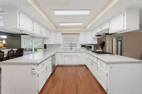 Kitchen - 56600 North Ave, Macomb, MI 48042 photo 2 of 5